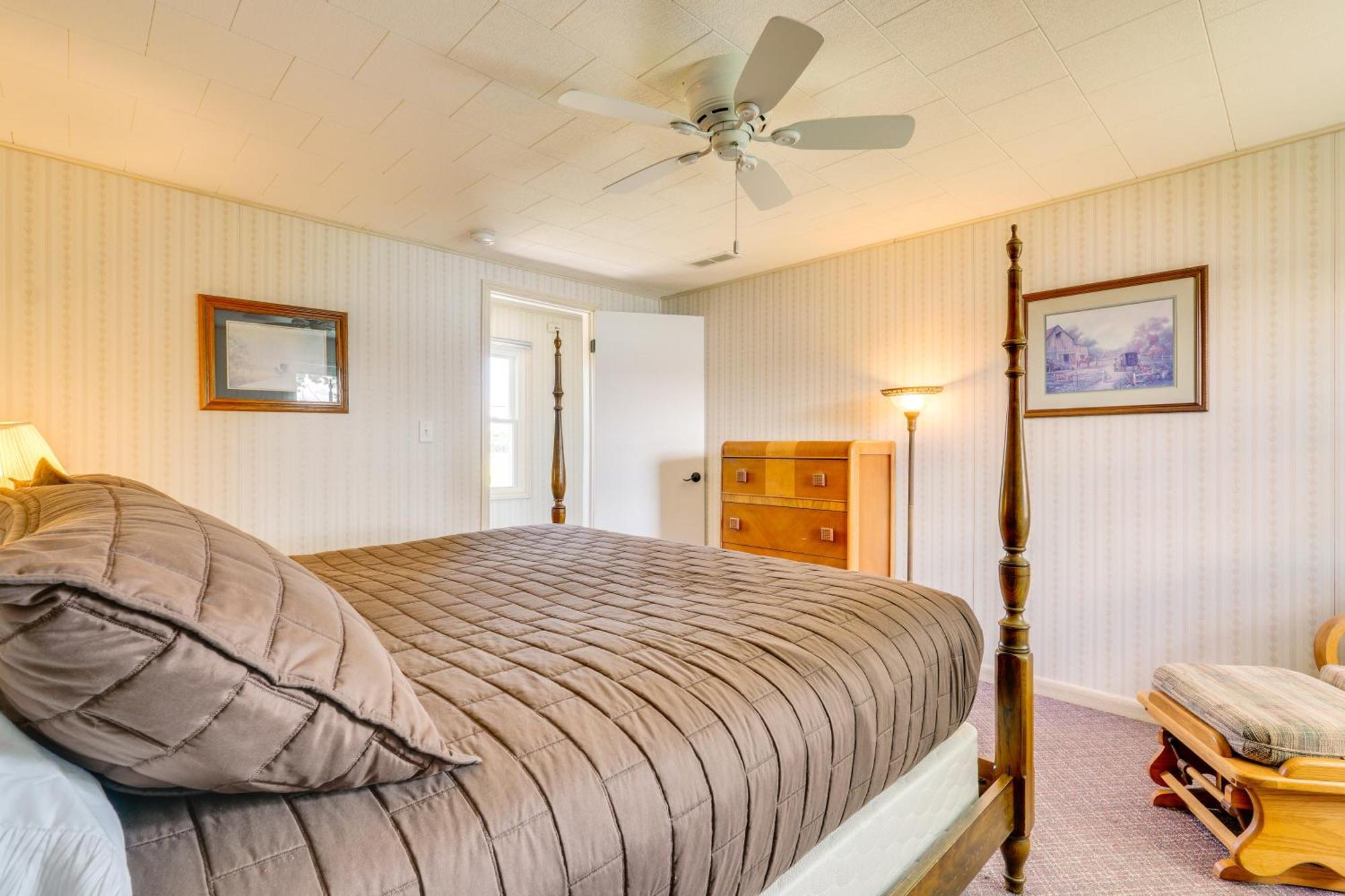 Howe Retreat With Fire Pit And Private Boat Dock! Екстериор снимка