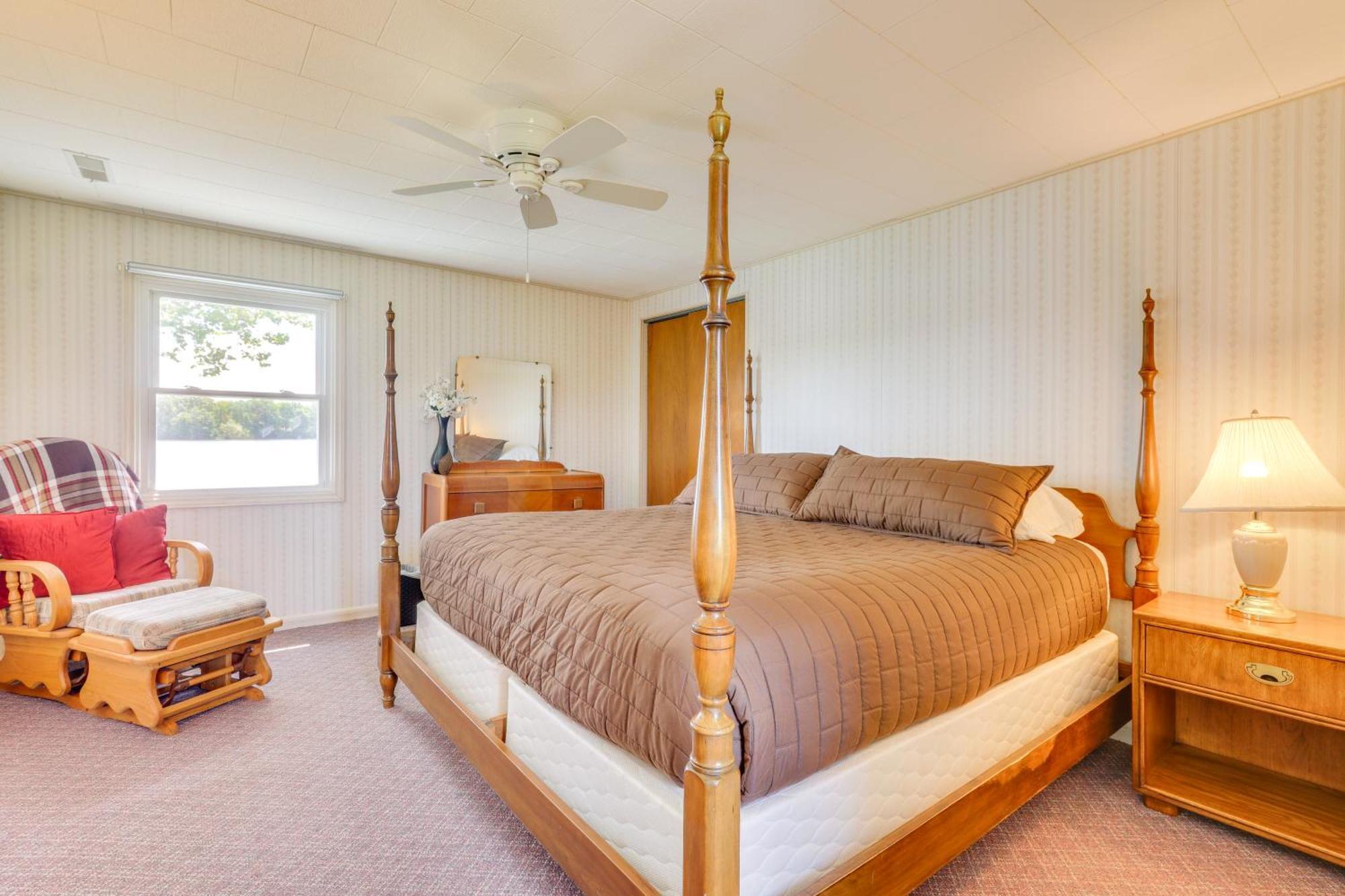 Howe Retreat With Fire Pit And Private Boat Dock! Екстериор снимка