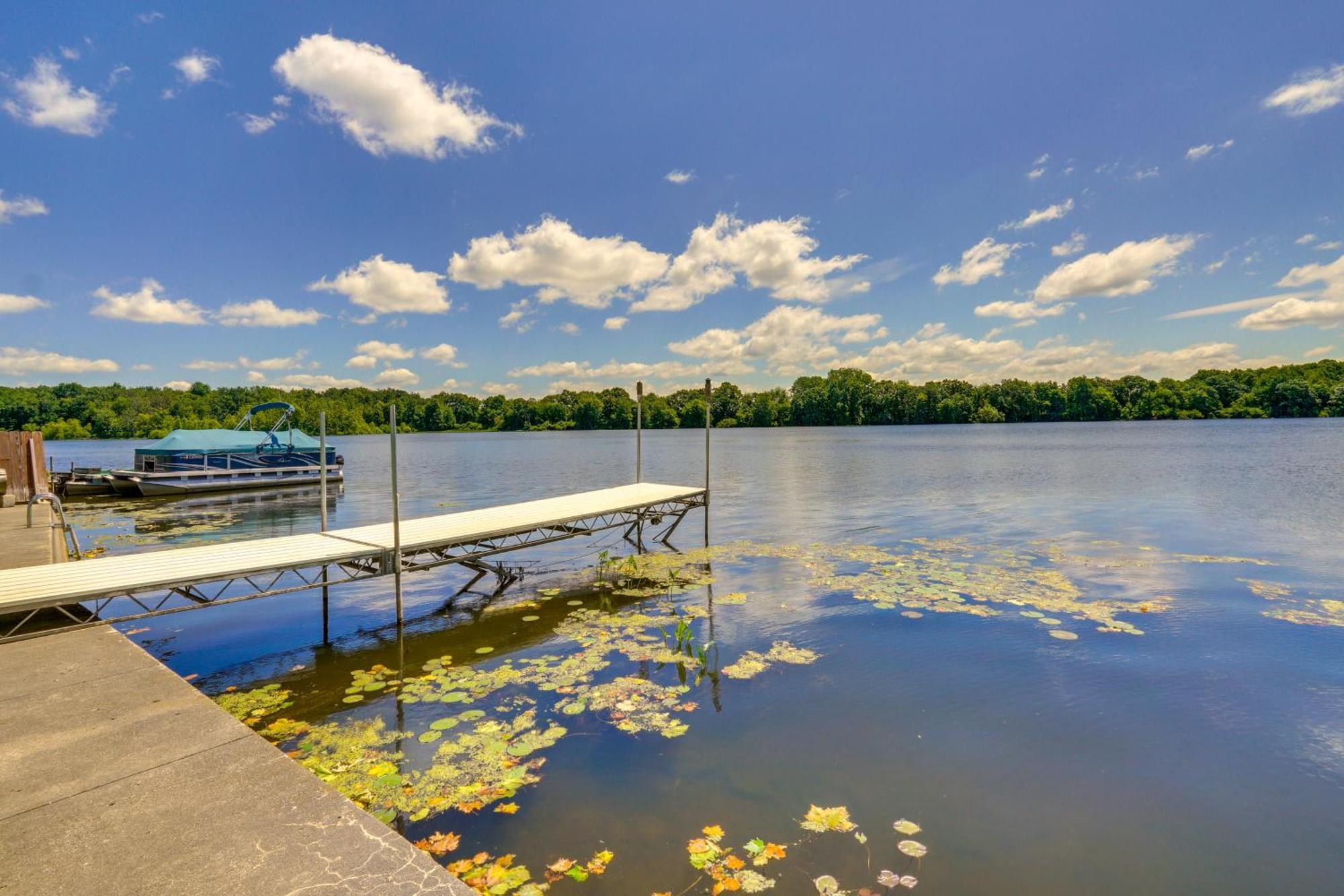 Howe Retreat With Fire Pit And Private Boat Dock! Екстериор снимка