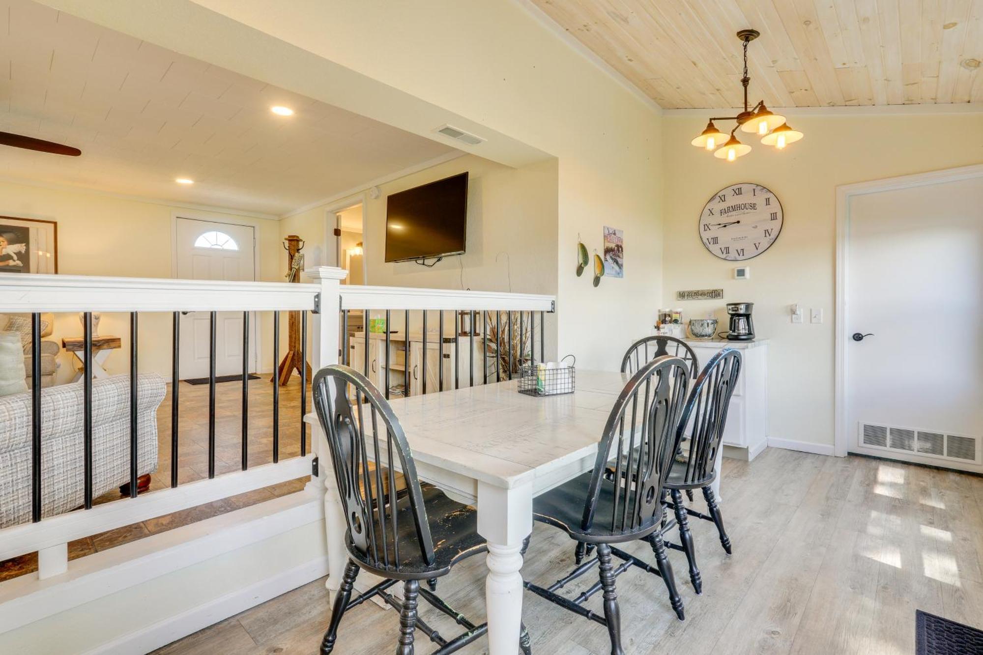 Howe Retreat With Fire Pit And Private Boat Dock! Екстериор снимка