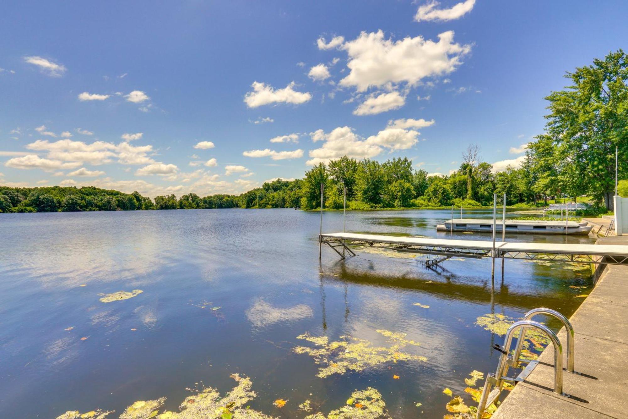 Howe Retreat With Fire Pit And Private Boat Dock! Екстериор снимка